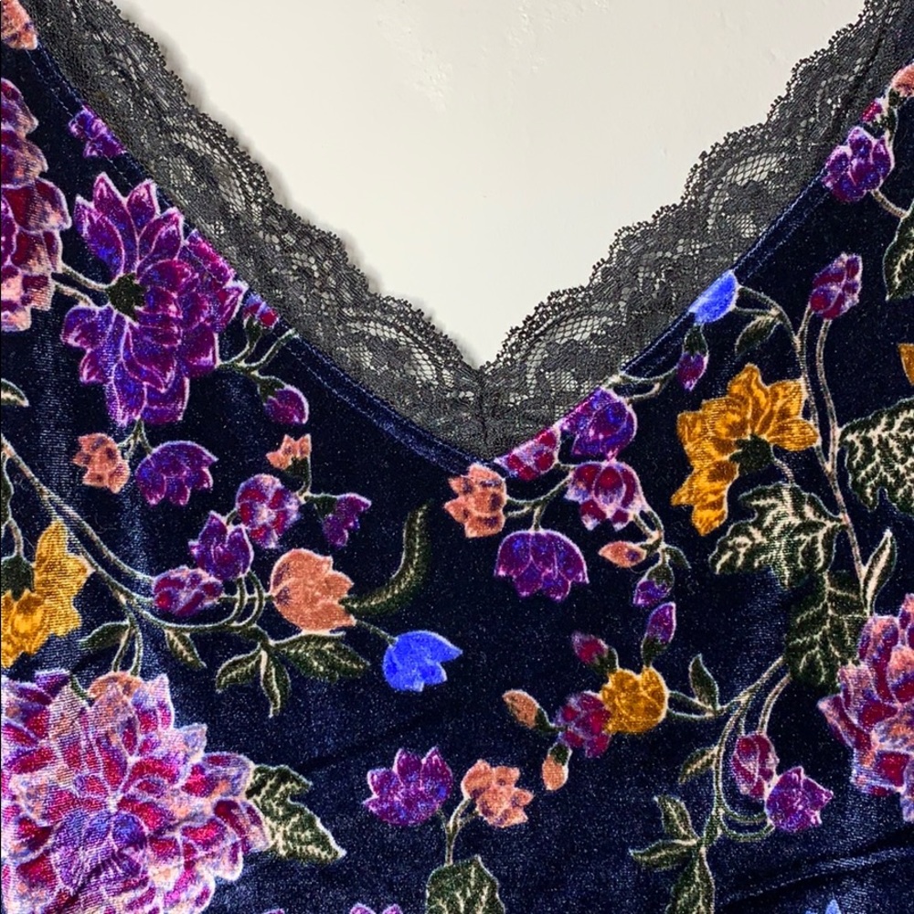 🌺🌸 Floral velvet tank 🌺🌸